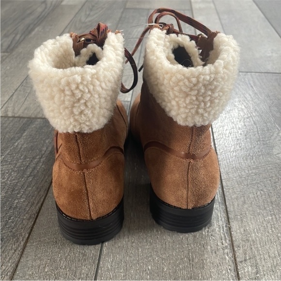 Crown & Ivy Size 7.5 Sherpa Lined Lace Up Boots. - Picture 3 of 9